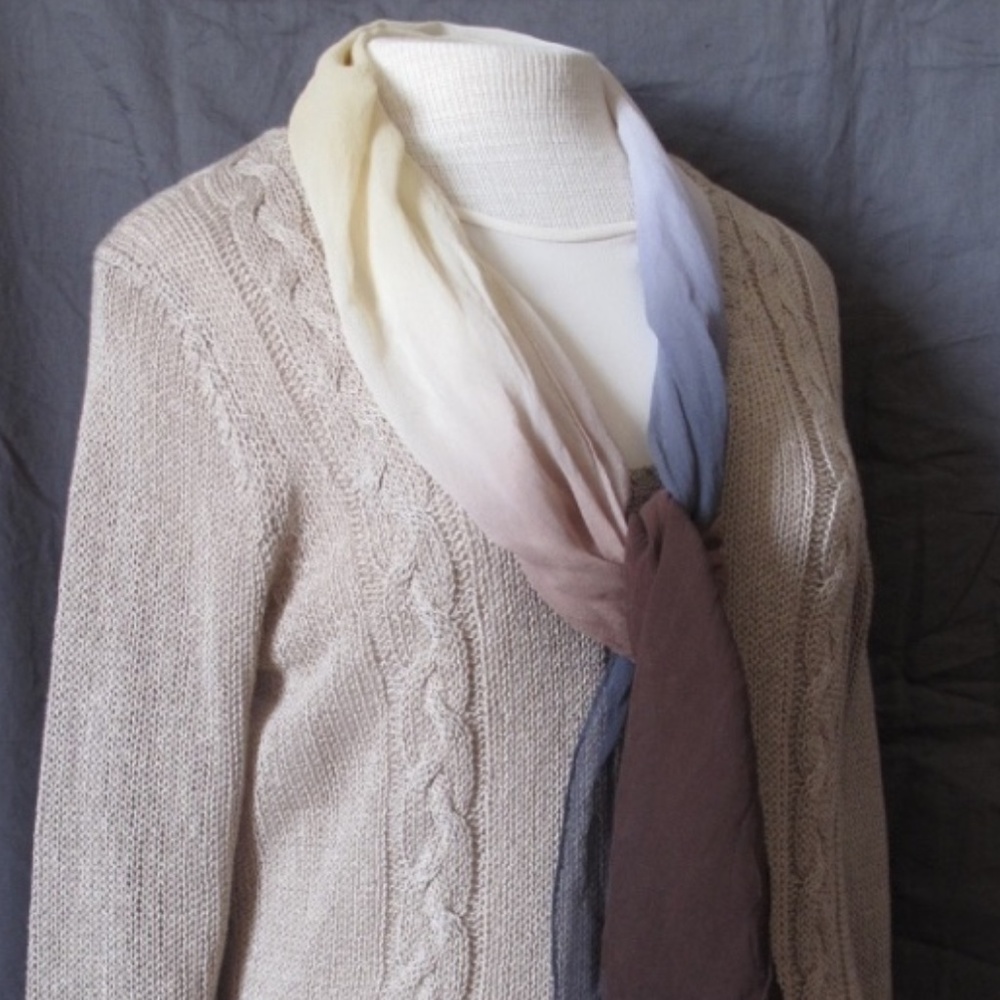 KENAR BEIGE CLASSIC V-NECK CABLE KNIT SWEATER - L
